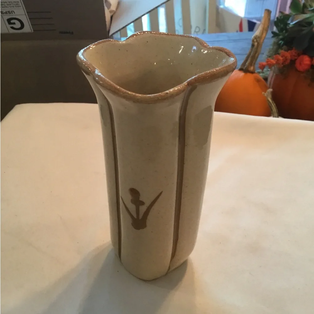 Vintage Mountain Meadows Floral Vase
